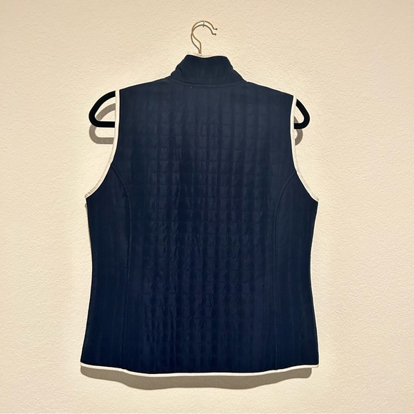 New COLDWATER CREEK Small Reversible Quilted Vest Navy Blue White Pockets Thin - Picture 2 of 10